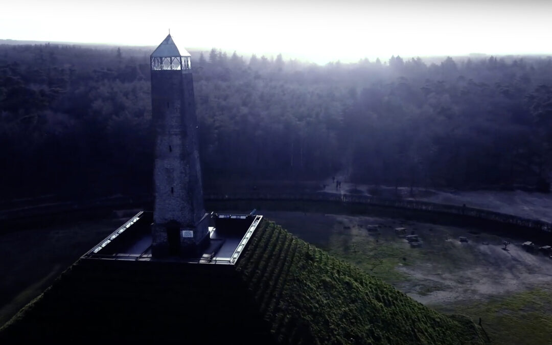 Pyramide in canon van Nederland